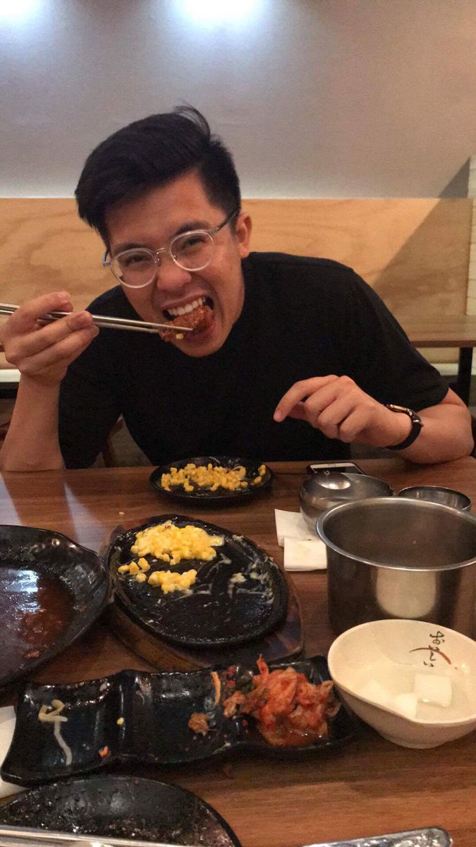 HolyJSmokas's tweet photo. May papatabain ako guys 💁🏻😂 https://t.co/l9n8vOQz1h