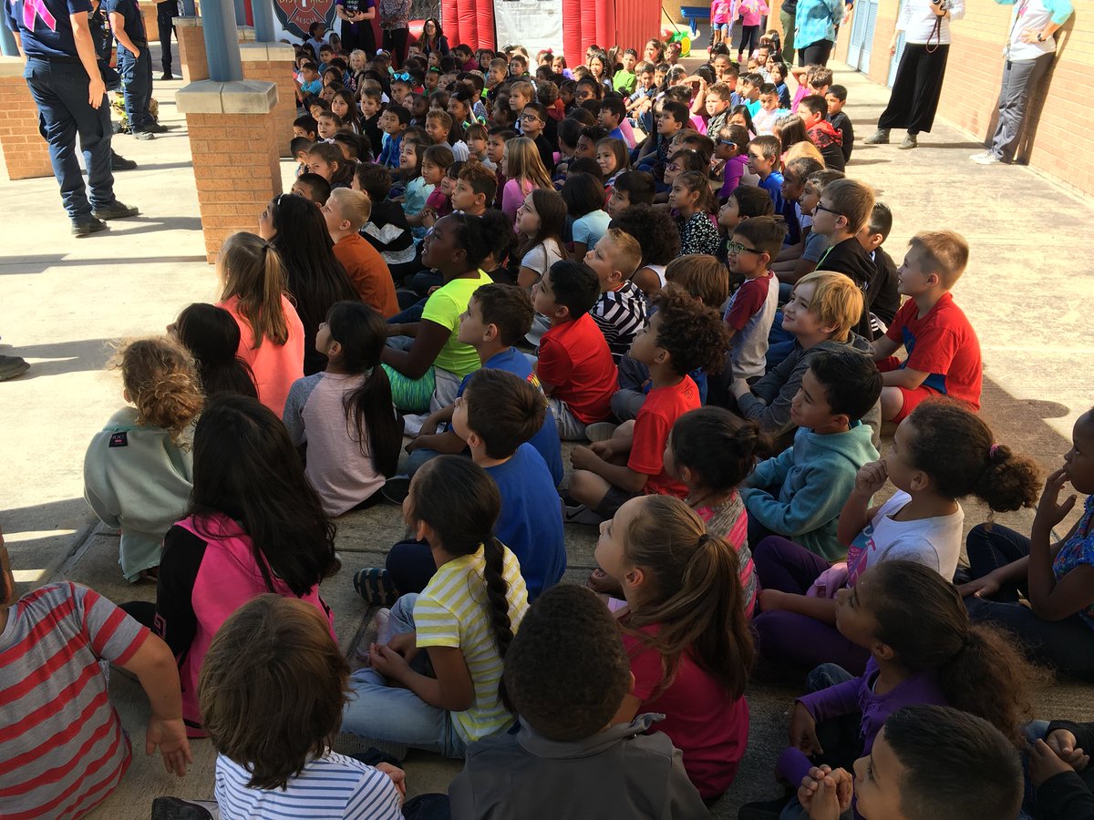 SMick1st's tweet photo. We had so much fun learning fire safety with District 7 today!@WardWranglers #firstgraderocks #micksmustangs #FireSafety https://t.co/p9gdpUmR8v