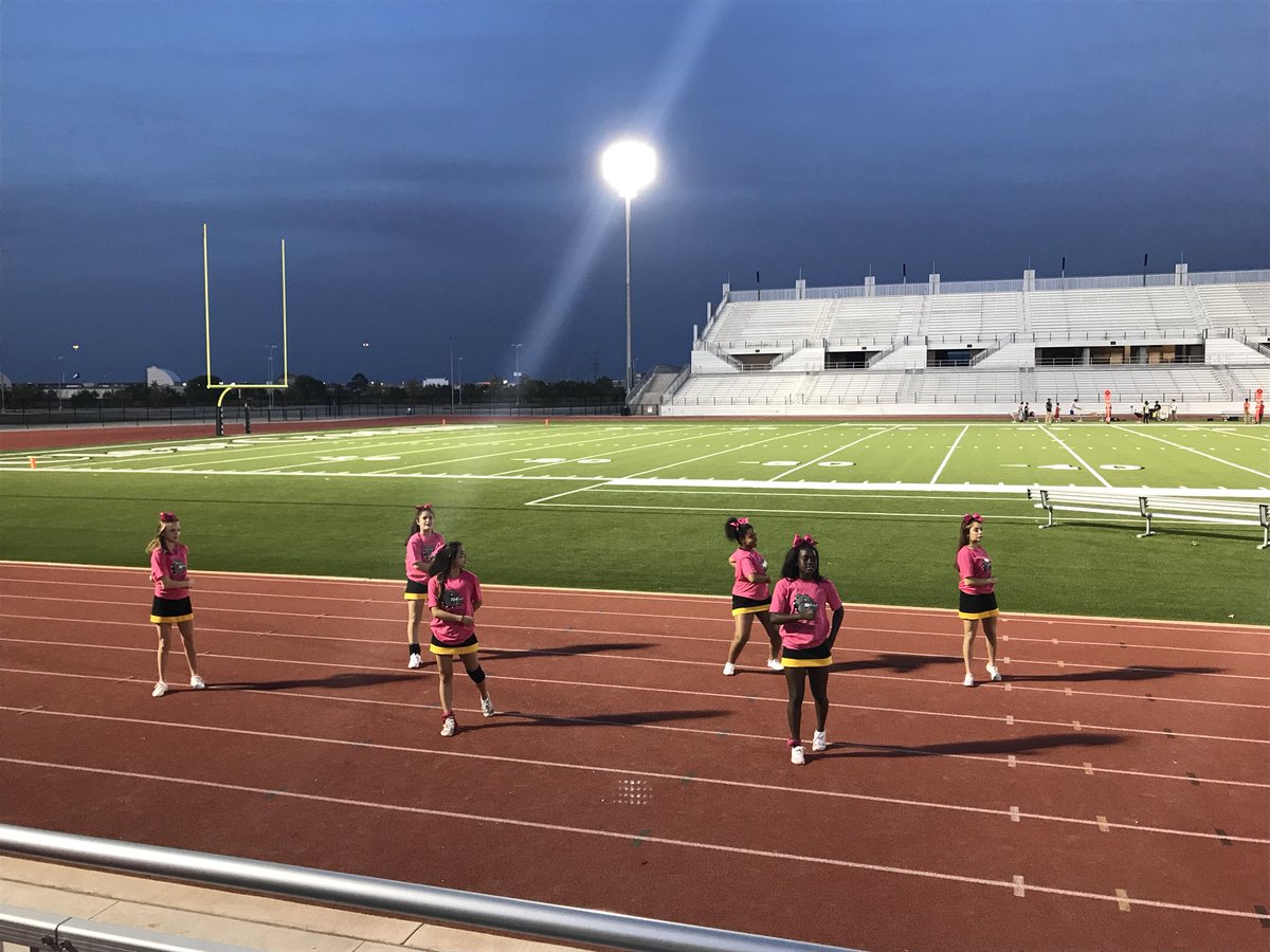 BIS_Beauties's tweet photo. Fun-filled day cheering for @BulldogsBsi ! Pep rally to kickoff to 0:00 4Q @BIS_Beauties were w/ you #FightCANCER 👚#PinkPAWSup #goBULLDOGS https://t.co/LcfYJJaf48