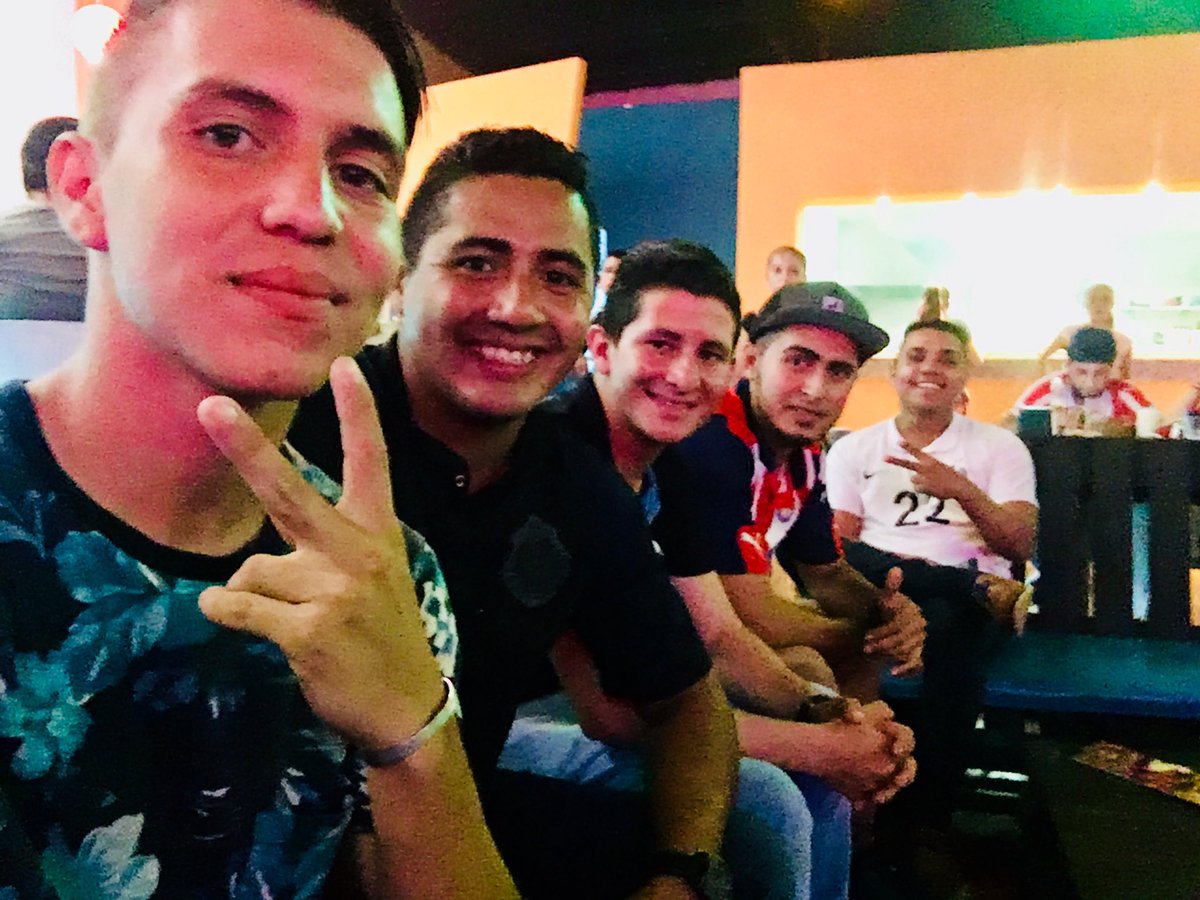 OmarRoblesR's tweet photo. #EsteClasicoEs De Chivas señores!
@TD_Deportes https://t.co/jDtqXBHhOA