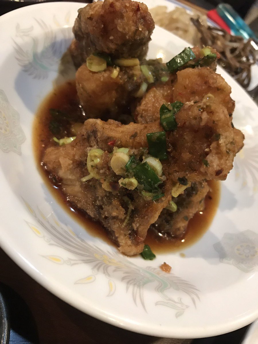 海好き 釣れたマゴチとお土産に貰ったツバスを美味しく調理してもらい みんなで宴会 マゴチ ツバス 刺身 マゴチの唐揚げ アットランダム亭