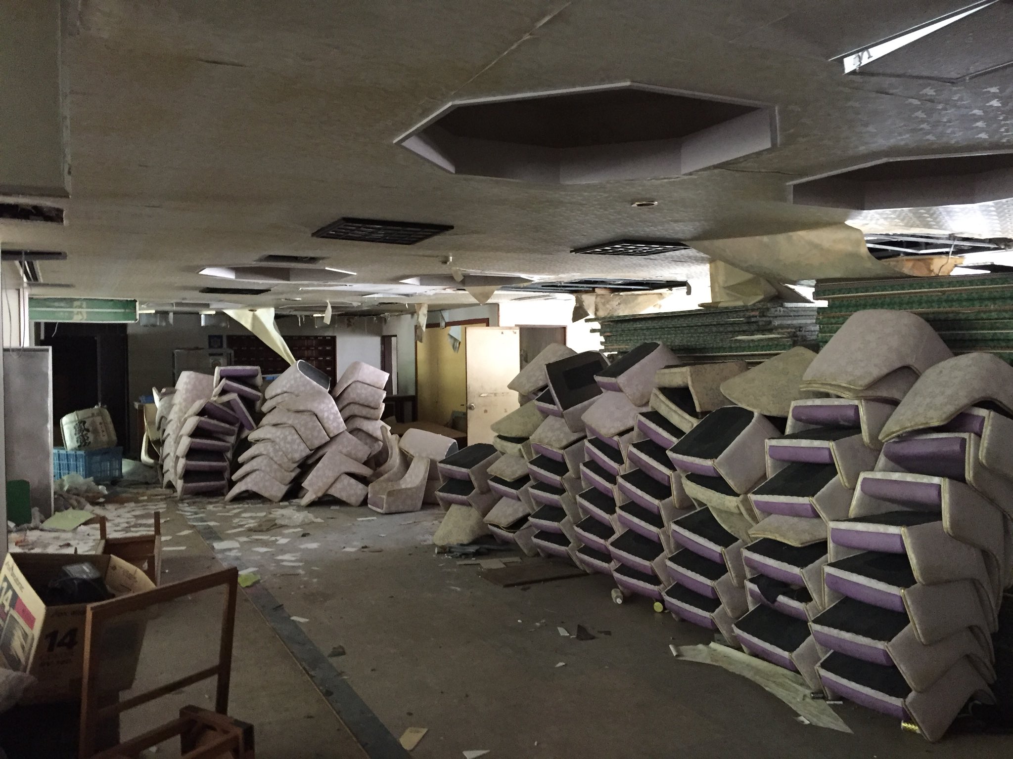 東京造形大学廃墟愛好会 廃墟 4軒目 鬼怒川観光ホテル東館 本館はオーナーが変わり絶賛営業中 西館は05年に取り壊された模様 他の廃墟と若干距離があるのはその為か 正直あんまり見所は無いです これからの朽ち方に期待 T Co Vinysc0oid