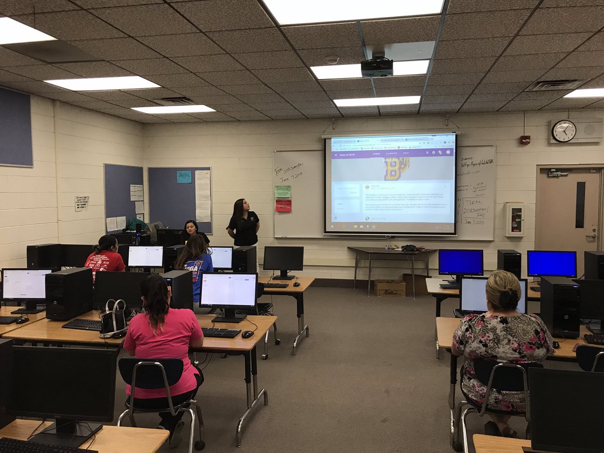 mombrawleygirls's tweet photo. So honored that these parents came to our Google class tonight! #iloveteaching #wildcatparents @BrawleyUnionHS @DesertValleyHS https://t.co/jFyv3L0ydM