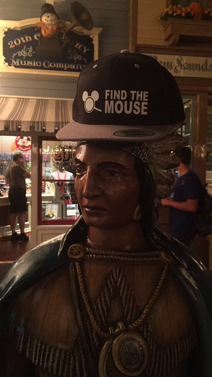 FindTMouse's tweet photo. How do I look? #Disneyland #FindTheMouse https://t.co/is8mN4bpD3