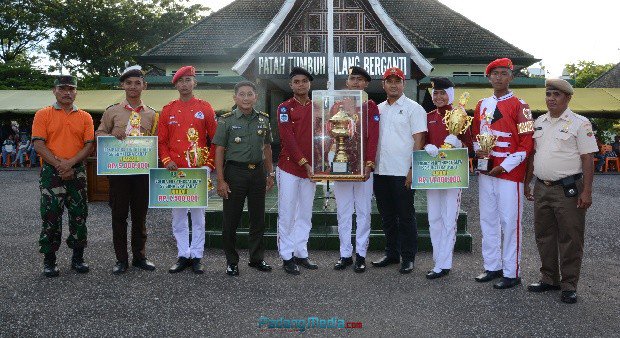 SMA N 1 Harau Juara Lomba PBB Danrem Cup IV tingkat SLTA se Sumbar dlvr.it/PwS4bW