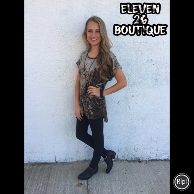 1126boutique's tweet photo. Get the feels in this Velvet top🍂 #feelslikefall #eleven26boutoque  via https://t.co/ehEpwEwh8Q https://t.co/vazUncj9FR