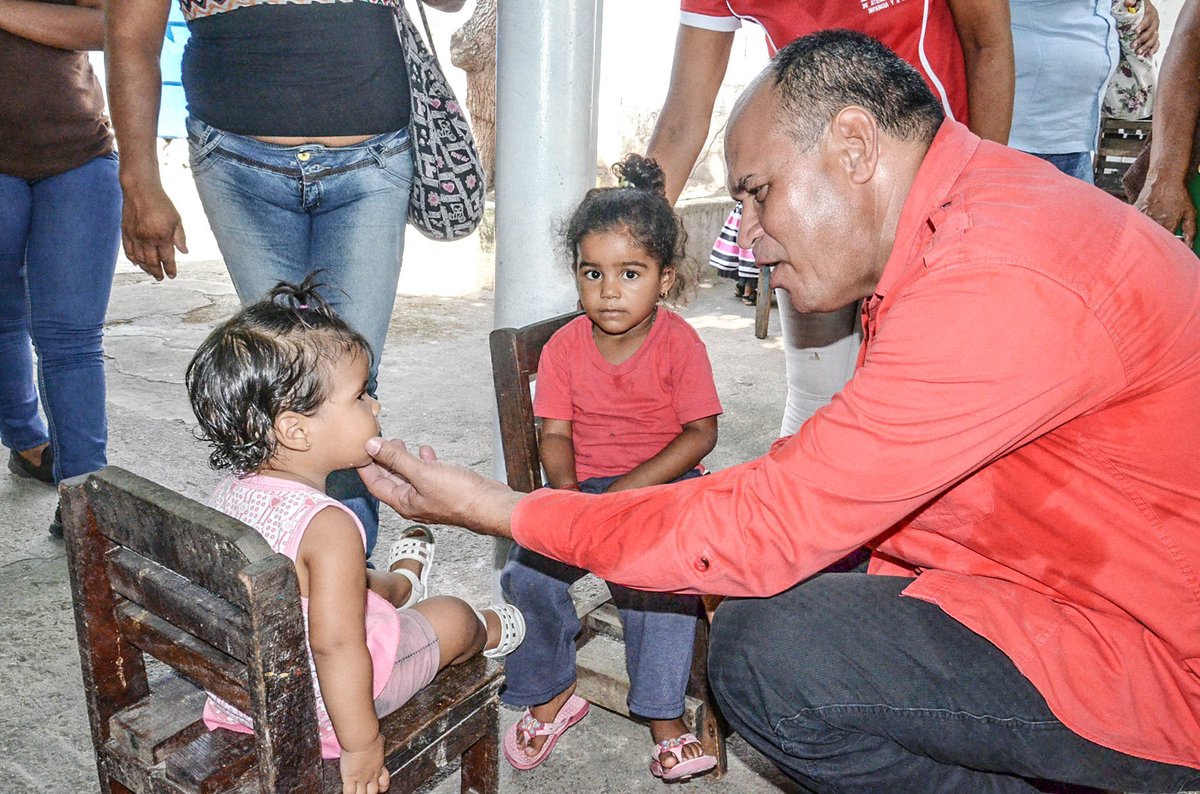 CLEY2017's tweet photo. #18Oct / @henryslor "Los niños son la prioridad"   CEIB José G. Hernandez https://t.co/OOiLfWbHCl
