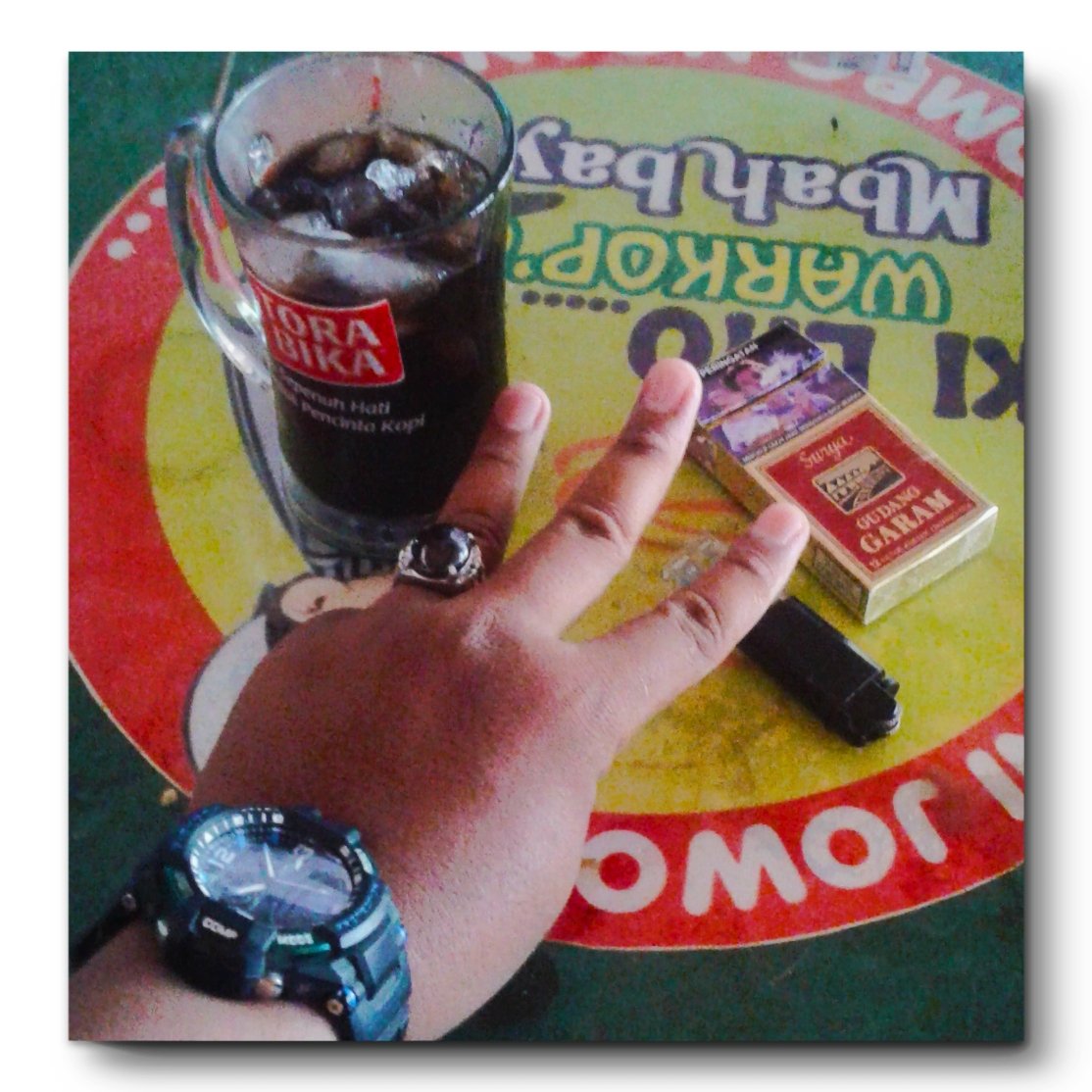 oriza1990's tweet photo. Jawa timur dimana penduduknya ramah dan suka ngopi dlm mengirimgi harinya untuk berkarya https://t.co/LiTvAqo10T