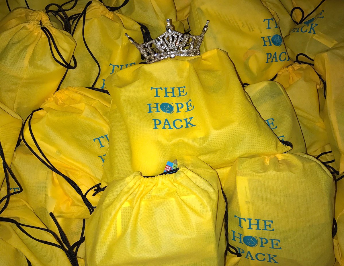 MissAmericaAZ's tweet photo. Thank you to @JesNicely of @WingedHope1 for generously donating 100 #HopePacks for @azmfsg's October Care Packing Event! 💛🇺🇸 #MissArizona https://t.co/OZj559XwPD