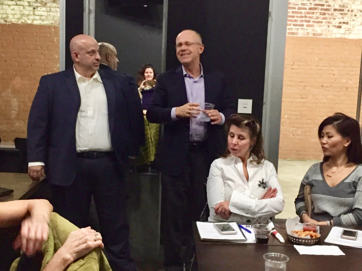PaulaKnowsPhila's tweet photo. Great evening for sharing tips & learning "How to Make the Most of Your Open Houses." #RealEstate #therealtorlife #paulaknowsphilly https://t.co/5TYLrqvVlE