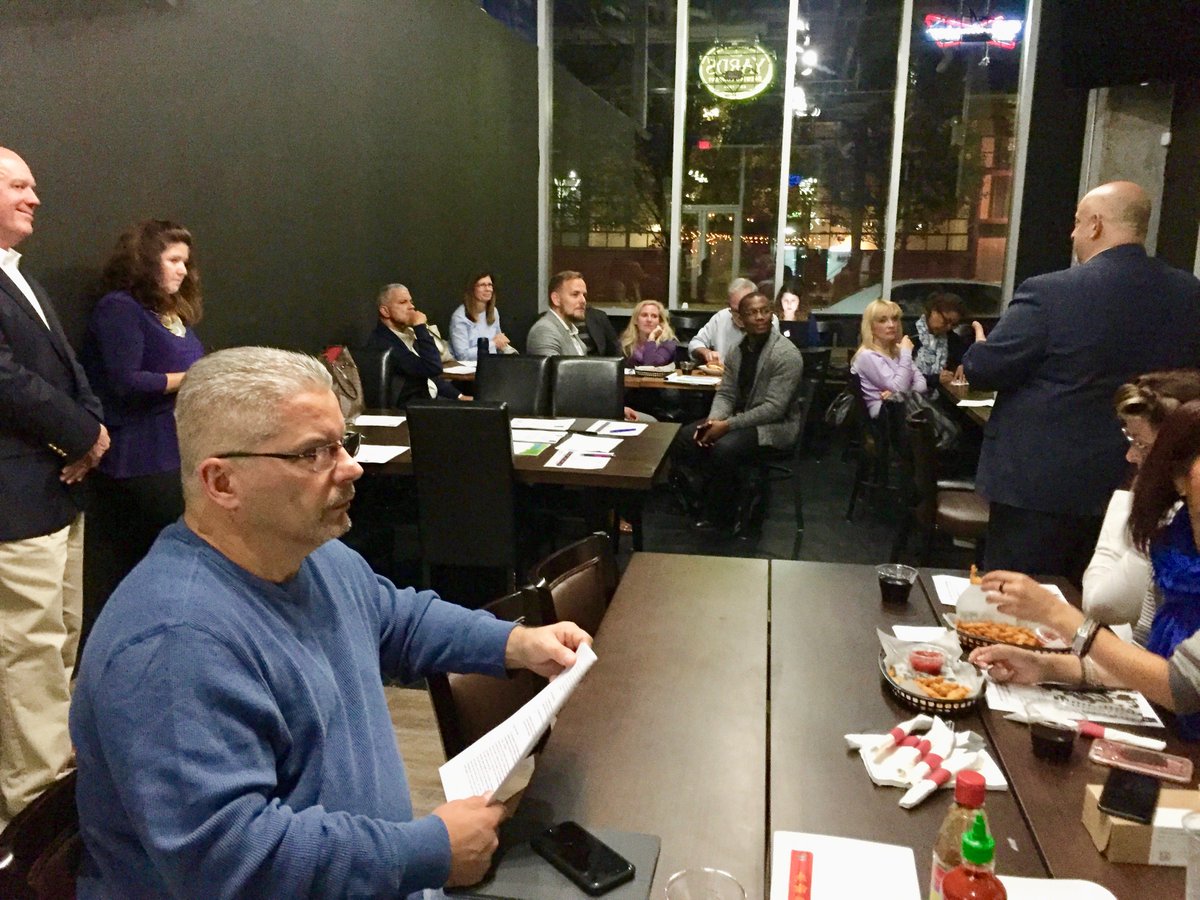 PaulaKnowsPhila's tweet photo. Great evening for sharing tips & learning "How to Make the Most of Your Open Houses." #RealEstate #therealtorlife #paulaknowsphilly https://t.co/5TYLrqvVlE