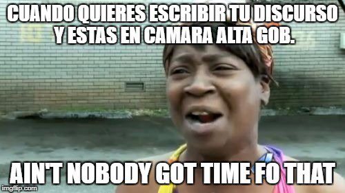 ClubDebateUSFQ's tweet photo. 15 minutos para prepararse que se le pueden caer a cualquier debatiente del bolsillo #miercolesdehumor #lasonce #lahoramaschistosa https://t.co/FGW0x4oD83