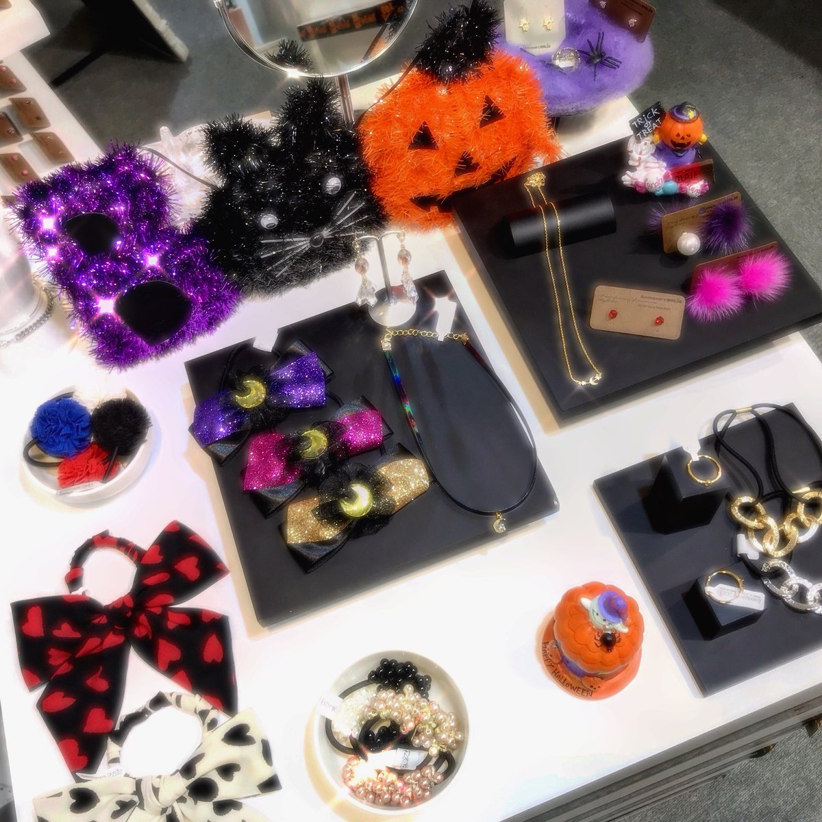 Accessory Holic 皆さんこんにちは 109スタッフのメロです 最近 雨ばかり みなさんは雨の日は何をして過ごしてますか ハロウィン まで後少し という事で 今日はハロウィンのコーナーを紹介です 渋谷 109 Accessoryholic アクセサリー Accessory Holic 皆さんこんにちは 109スタッフのメロです 最近 雨ばかり みなさんは雨の日は何をして過ごしてますか ハロウィン まで後少し という事で 今日はハロウィンのコーナーを紹介です 渋谷 109 Accessoryholic アクセサリー