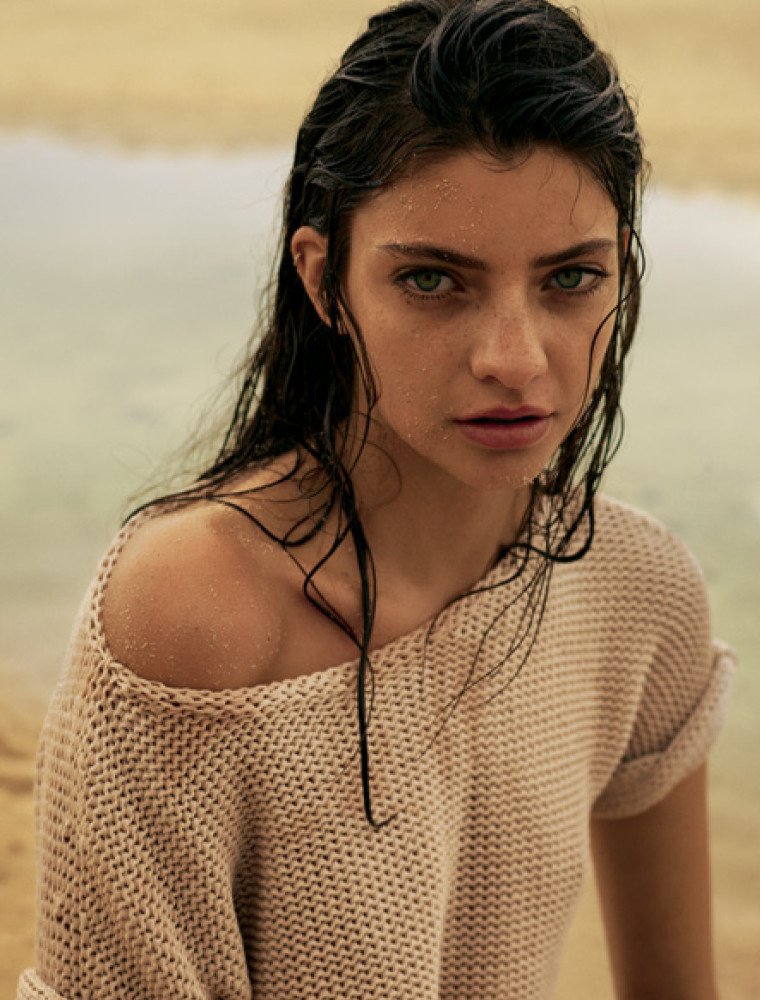 ▸∫ Nombre: Cadee Walsh.
▸∫ Faceclaim: Melina Martin.