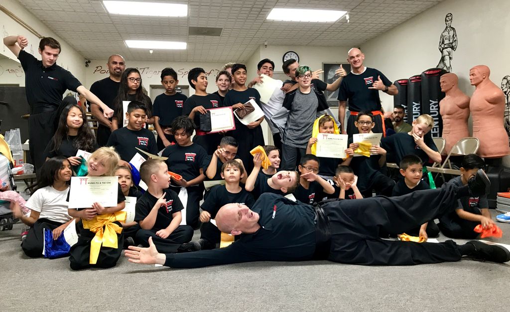 flowing_motion's tweet photo. The students that advanced! Best students! Also a red sash who advanced to black sash. https://t.co/U4VNOj04KD