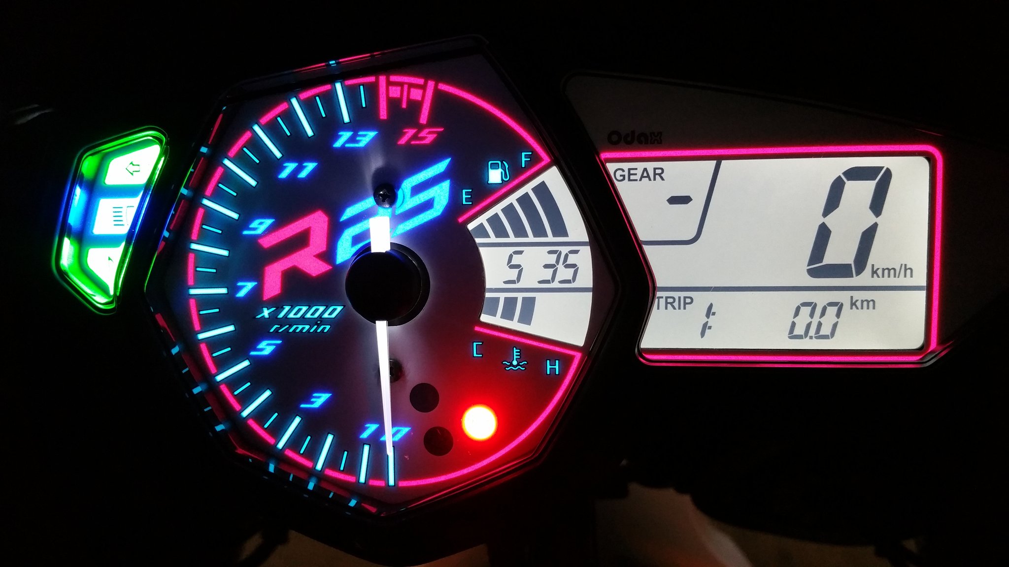 TK/YZF-R25 в X: „ELメーター付けました! 用途が分からないけど TK/YZF-R25 в X: „ELメーター付けました! 用途が分からないけど