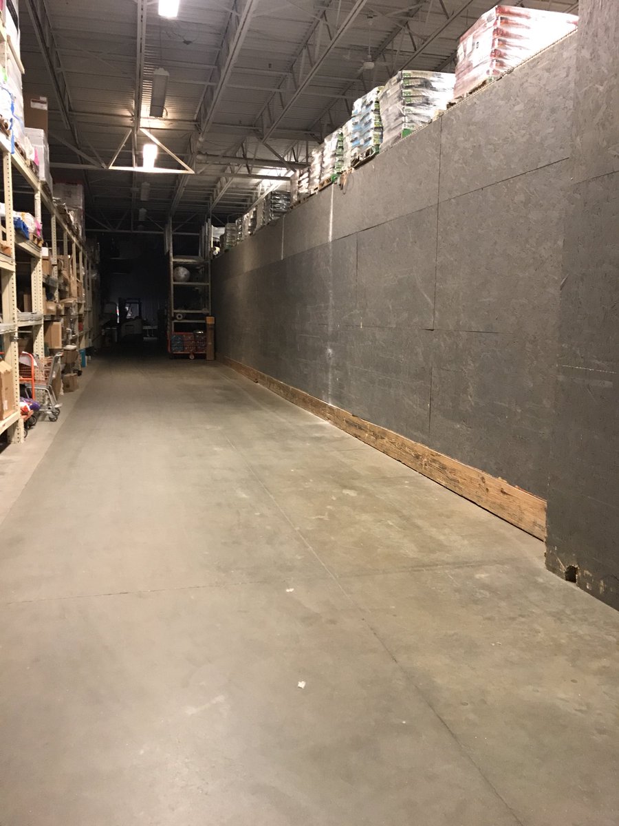 An empty receiving brings a tear to my every time #freightteam #hustle #hardwork #TEAMwork