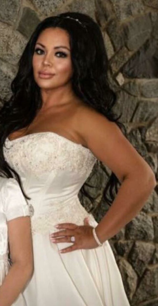 JasmineDaisy05's tweet photo. @JaynaMarieMUA  giving a MASSIVE Shout to your Gal #rikkidrynan for Making Me Look &amp; Feel Like a Goddess on my Wedding Day 👰 🤵 https://t.co/uEPK3q8MpK