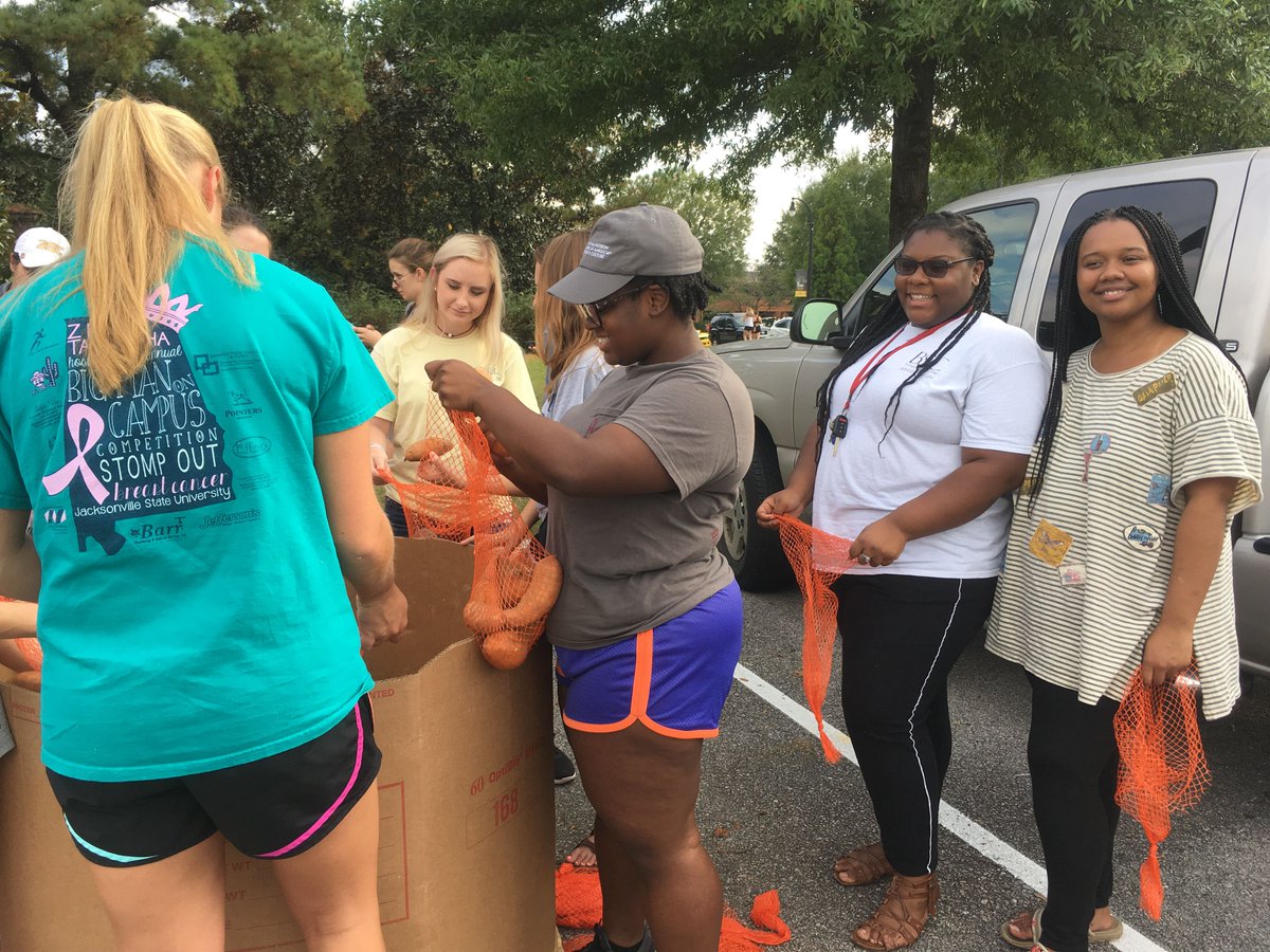 ReligiousBSC's tweet photo. Remember last week when we bagged 25 THOUSAND pounds of potatoes? That was pretty neat! So many thanks for your participation! https://t.co/ZxmEpQKD0G
