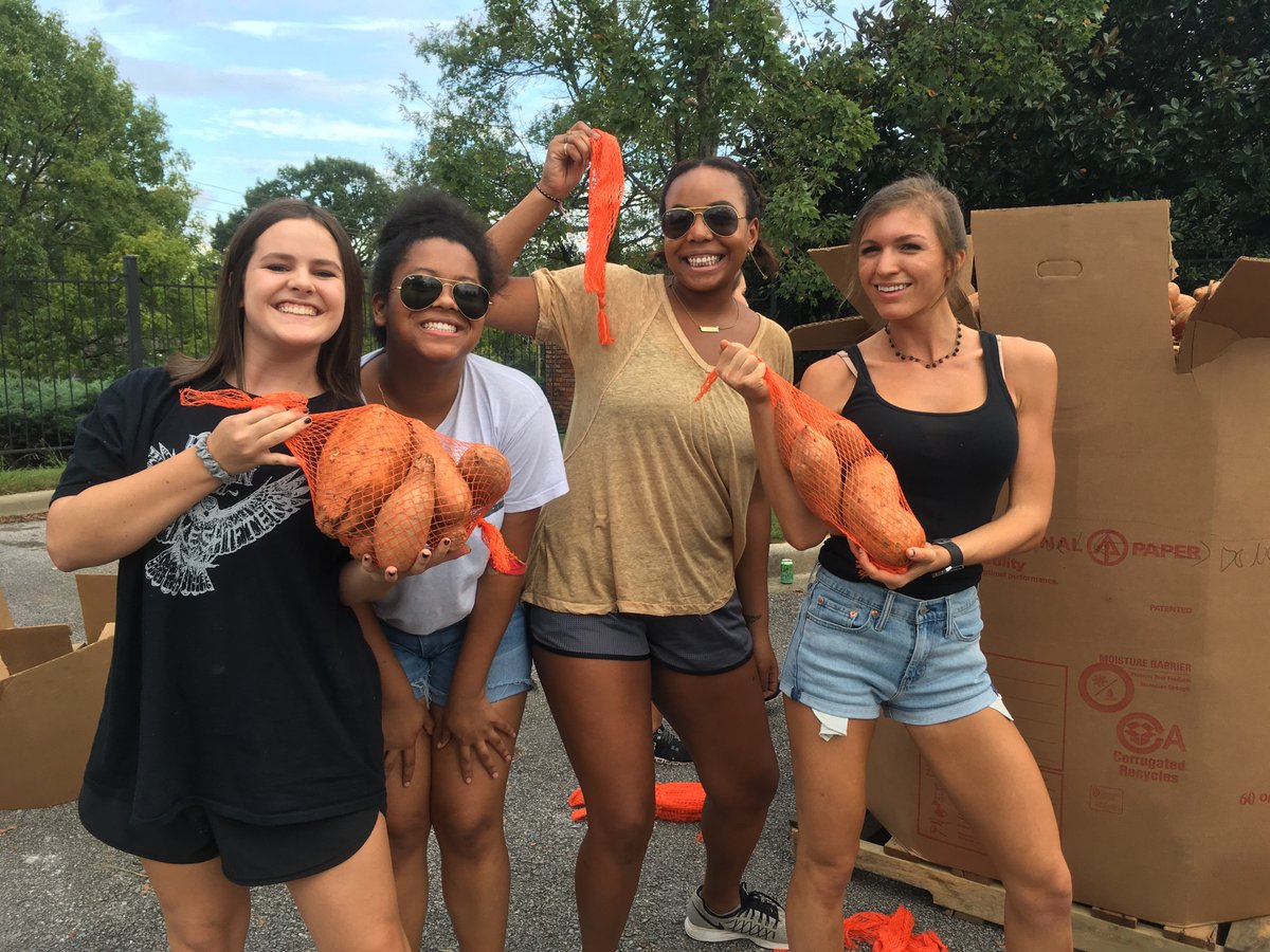 ReligiousBSC's tweet photo. Remember last week when we bagged 25 THOUSAND pounds of potatoes? That was pretty neat! So many thanks for your participation! https://t.co/ZxmEpQKD0G