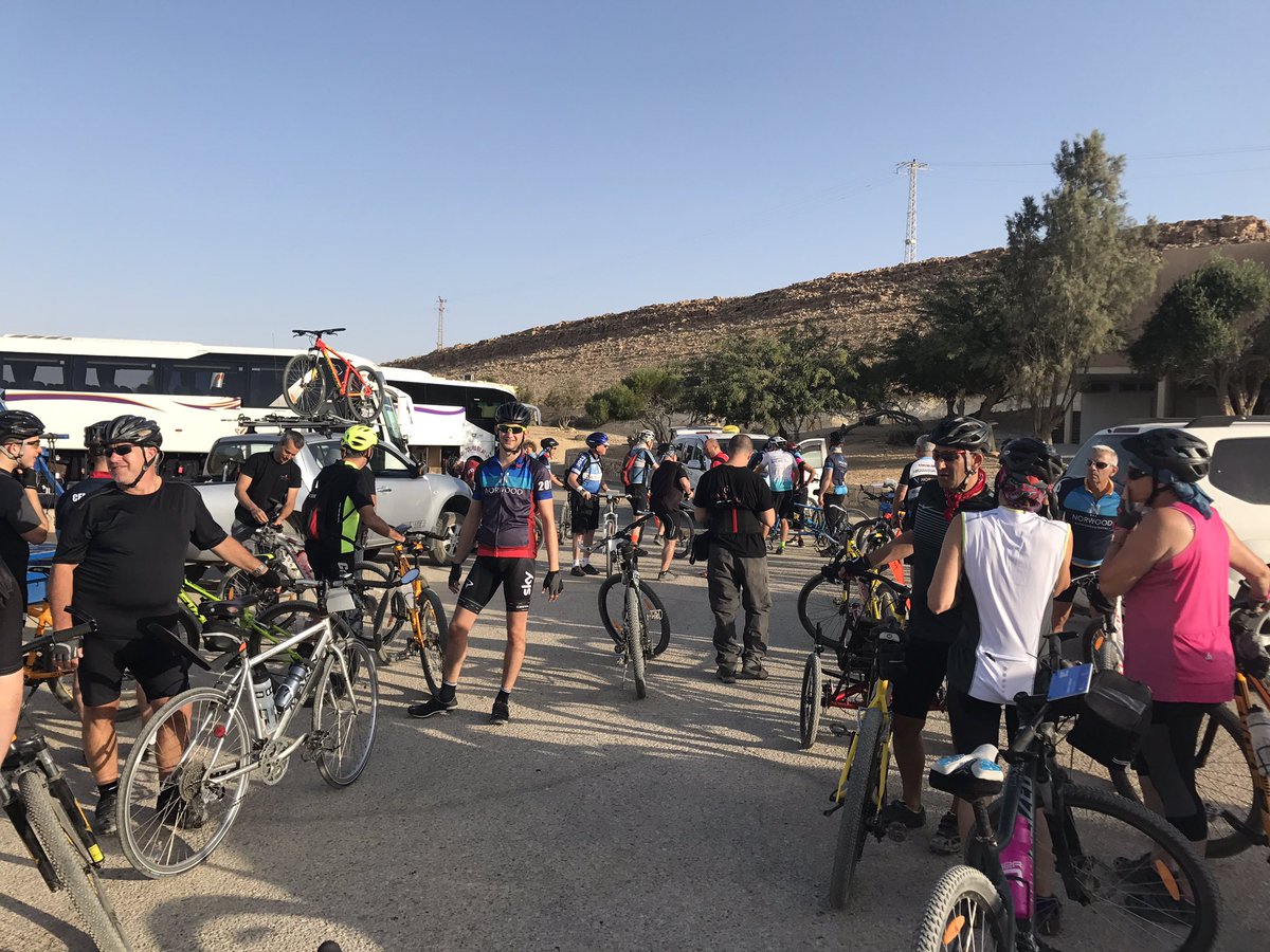 clive kahn tweet media