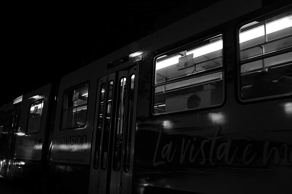 leobellandi's tweet photo. #blackandwhitephotography #bynigth #fotografie #tram #Milano https://t.co/HGCPM7aZka