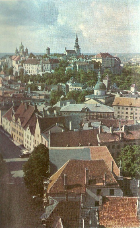 retrofotod's tweet photo. Old Town #1950s #50s #retro #roofs #крыши #katused #oldtown #nostalgia #ностальгия #ussr #ссср #tallinn #estonia https://t.co/L6GeRFfjhQ https://t.co/9L3106qznQ