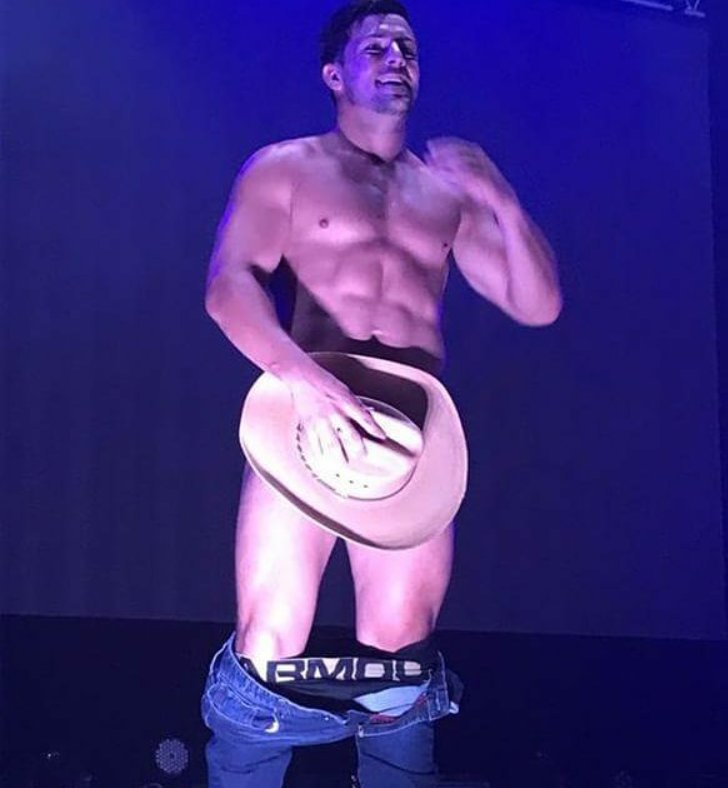 Strip_n_please's tweet image. Wrapping up another night.