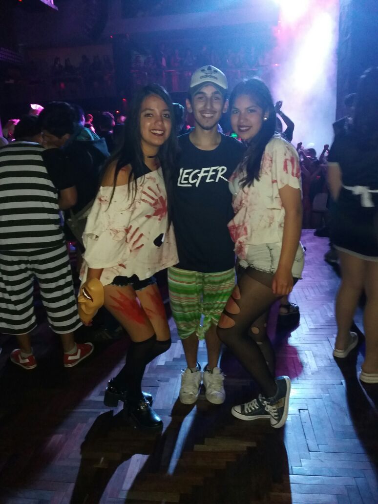 jossii10's tweet photo. Vas a VCP por tu viaje de egresados y te lo crusas a @EzequielRBadino Genio!!! 💖😍💁👌😽 #vcp #Khalama #neppsa  #fiestadedisfraces #la17 https://t.co/c1SFG1k16F