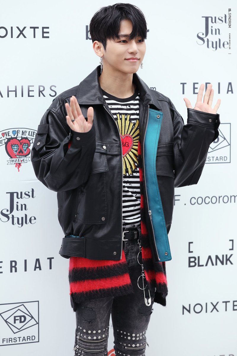 IS_Syndrom's tweet photo. 171018 #TERIAT 포토월📸 @k10208888
🔗https://t.co/4mjCO0JS2T
🔗https://t.co/d84b8EGFio
#2018하���서울패션쇼 #테리엇 #MYNAME #INSOO #마이네임 #인수 #いんす https://t.co/gWkyfV28TW