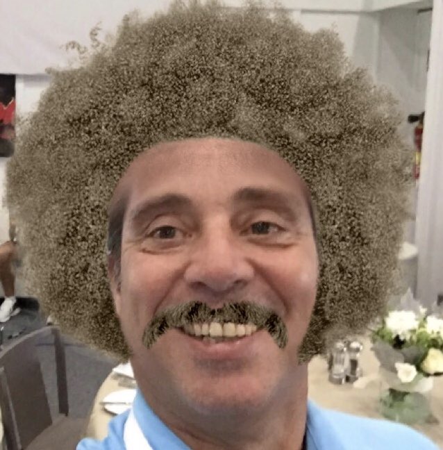 Espectacular mimetizacion  d <a href="/eduardo_celles/">Eduardo CELLES</a> para ver jugar <a href="/JonRahmpga/">Jon Rahm Rodriguez</a> en @valderramasters <a href="/PibeValderramaP/">Pibe Valderrama</a> @fueradejuegoRE