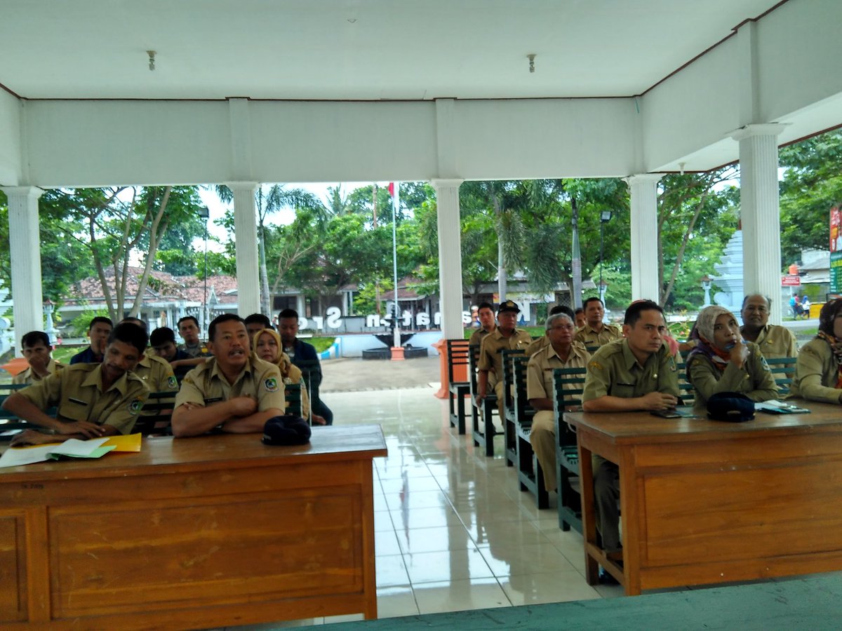 Selamat pagi stlh apel, rapat evaluasi utk peningkatan pelayanan <a href="/a_azwarnas/">Abdullah (Azwar Anas)</a> <a href="/banyuwangi_kab/">Kabupaten Banyuwangi</a>