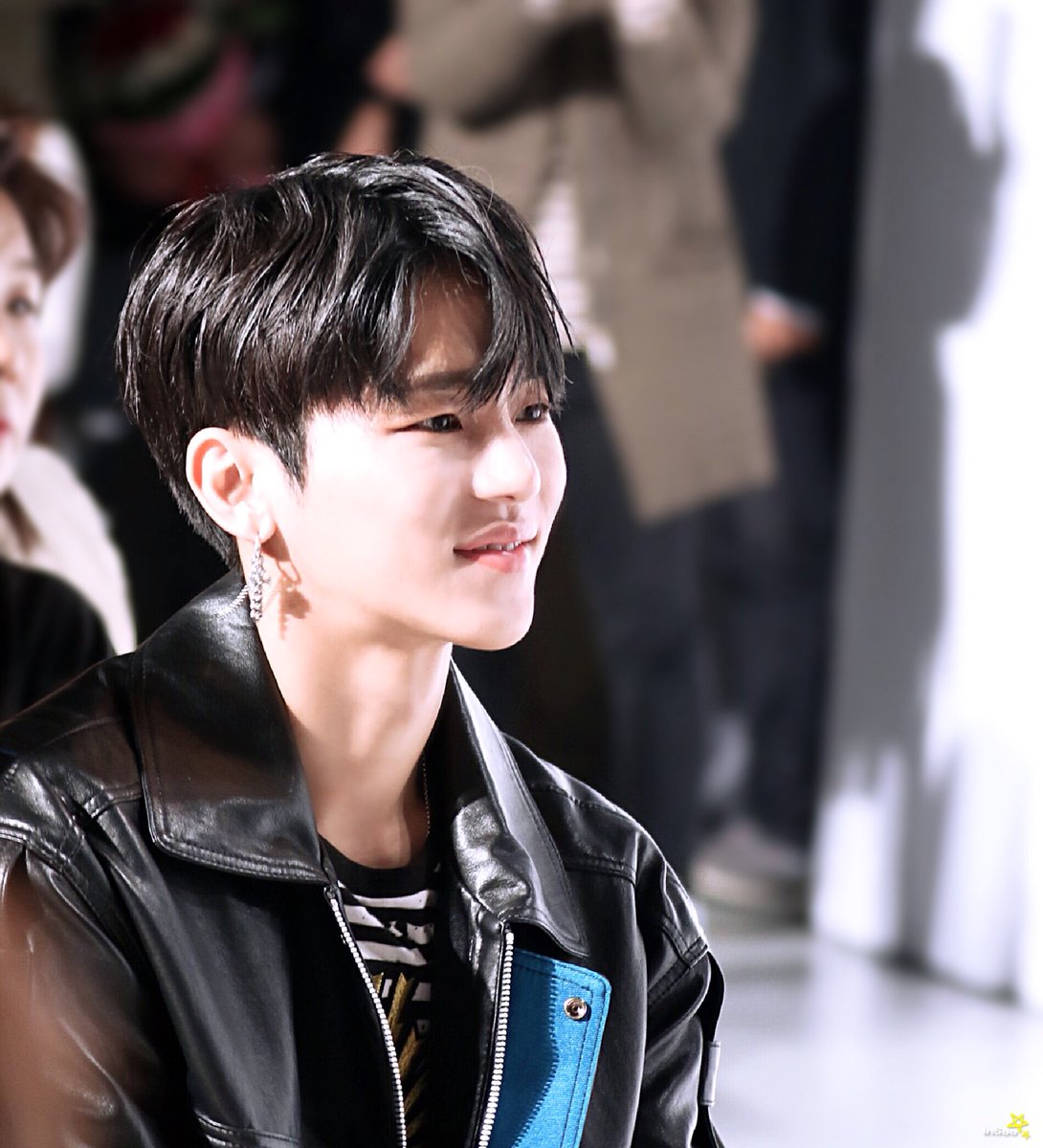 j__0913022's tweet photo. [171018]HISEOUL FASHION SHOW 
  18S/S TERIAT💙인수

        ✨❤️✨ @k10208888 🙂

#마이네임 #insoo #테리엇 
#myname #인수 #TERIAT 
#하이서울패션쇼 #インス https://t.co/YWrci1Cl7Q