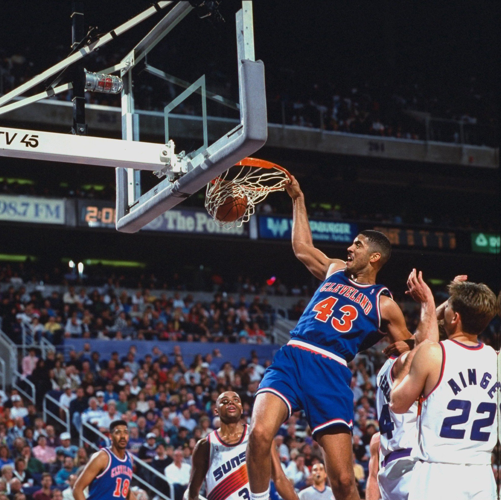 Happy Birthday to Brad Daugherty who turns 52 today! 