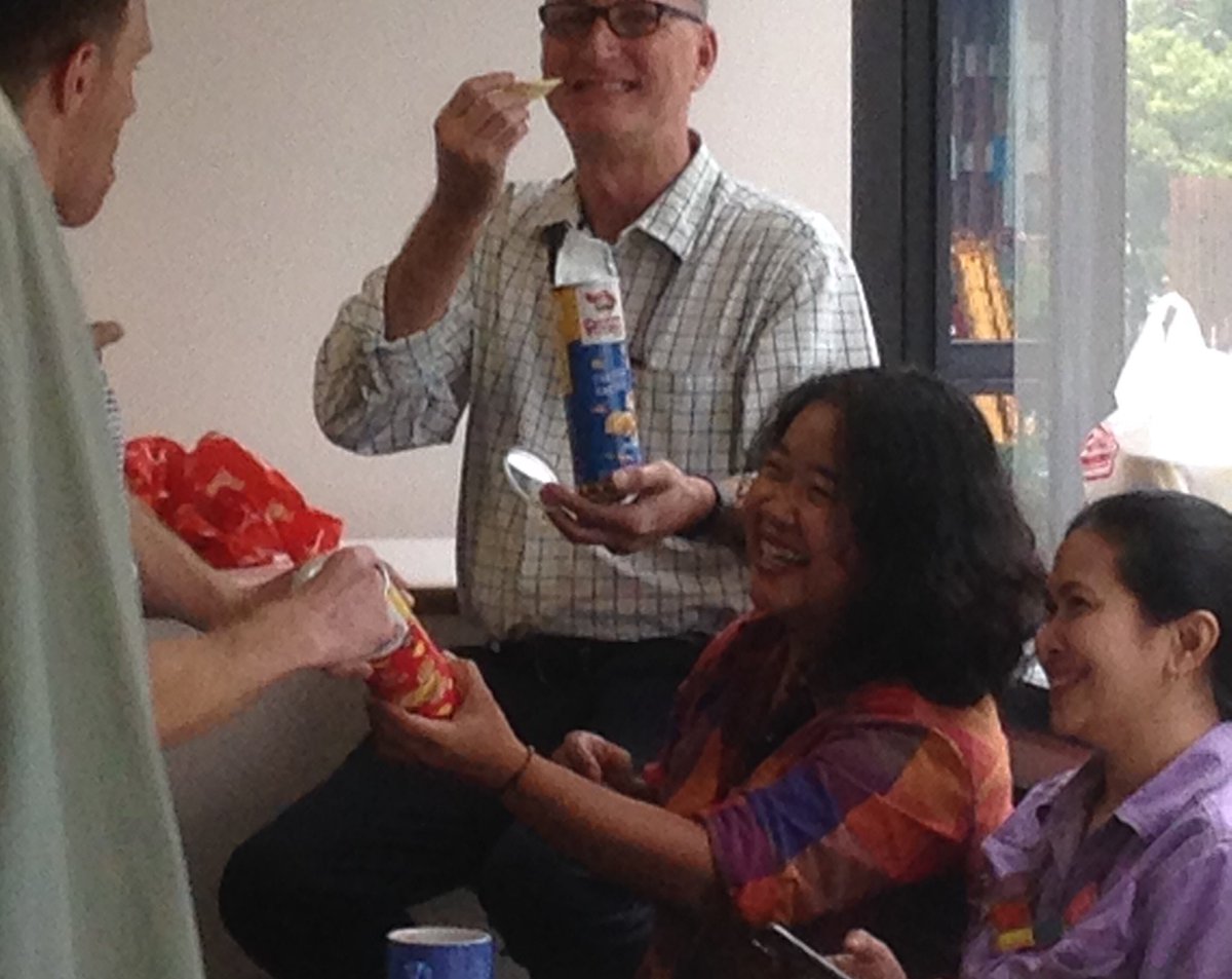 Sharing <a href="/MisterPotato_ID/">Mister Potato</a> is caring at Teacher Farewell Party #MPMinggu3 #MisterPotatoID #MisterPotatoiPhone8 #MisterPotatoiPhoneX