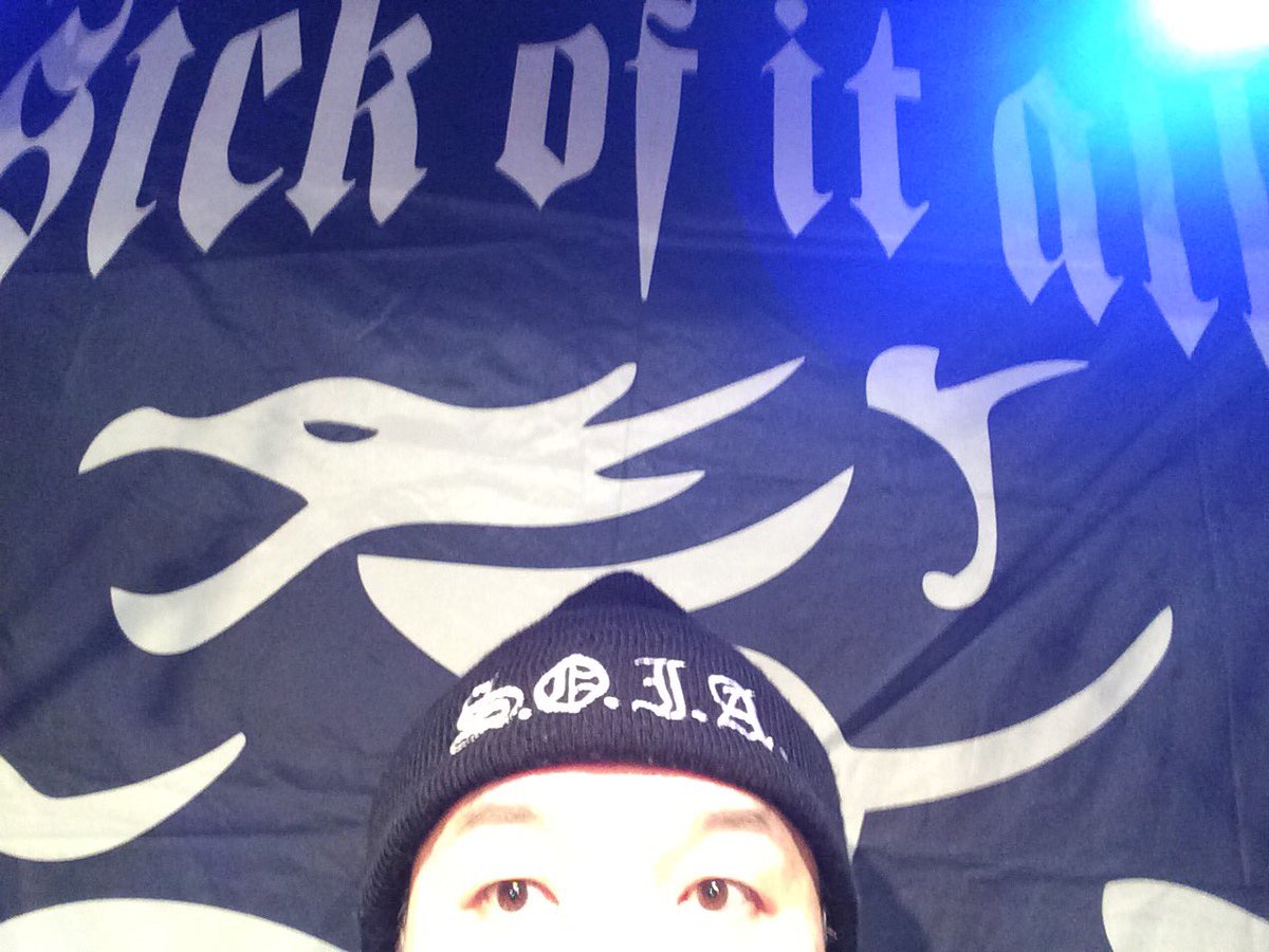 doc_p0911's tweet photo. 【SICK OF IT ALL JAPAN TOURに出演予定のドラマーに朗報】ドラゴンフラッグはドラムセットのすぐ後ろにあるので1番間近で自撮り可能です。
#フォトジェニック https://t.co/zvFOrJOrNu