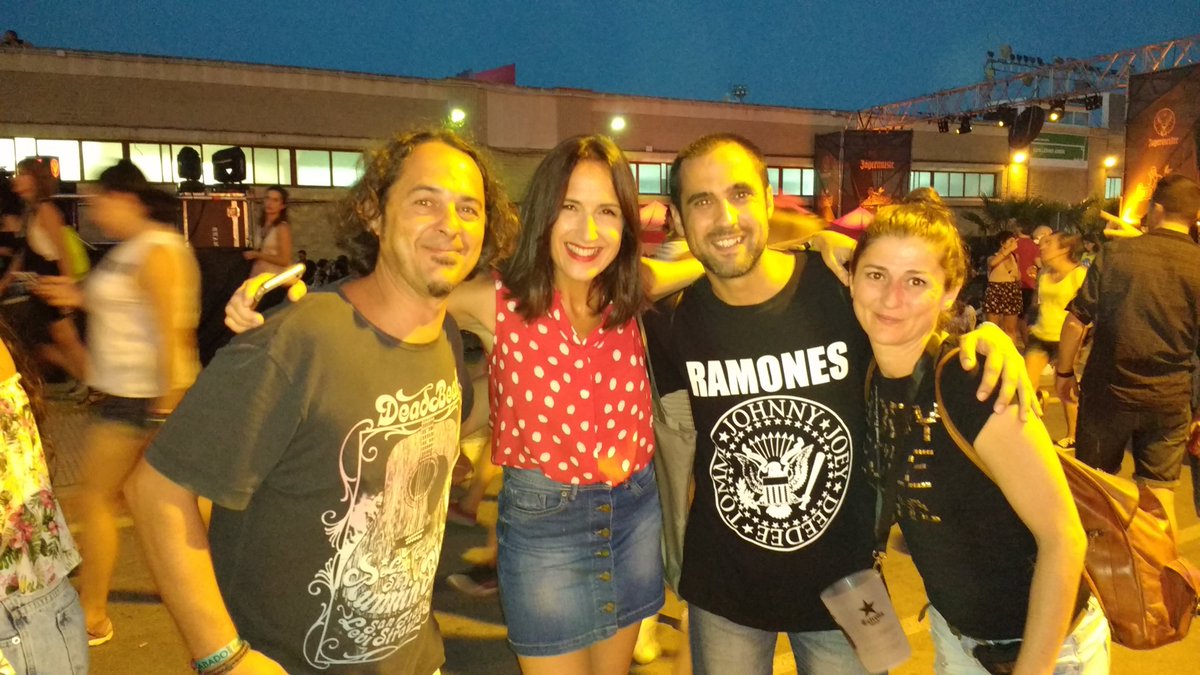 raulrubioma's tweet photo. @VirginiaDiazR3 Felicidades Virginia!💃Aunque nosotros estamos orgullosos de ti cada día! Hoy presumo de foto con la diva😍#ParaVirginiaRadio3 https://t.co/K3zY2cyIBs