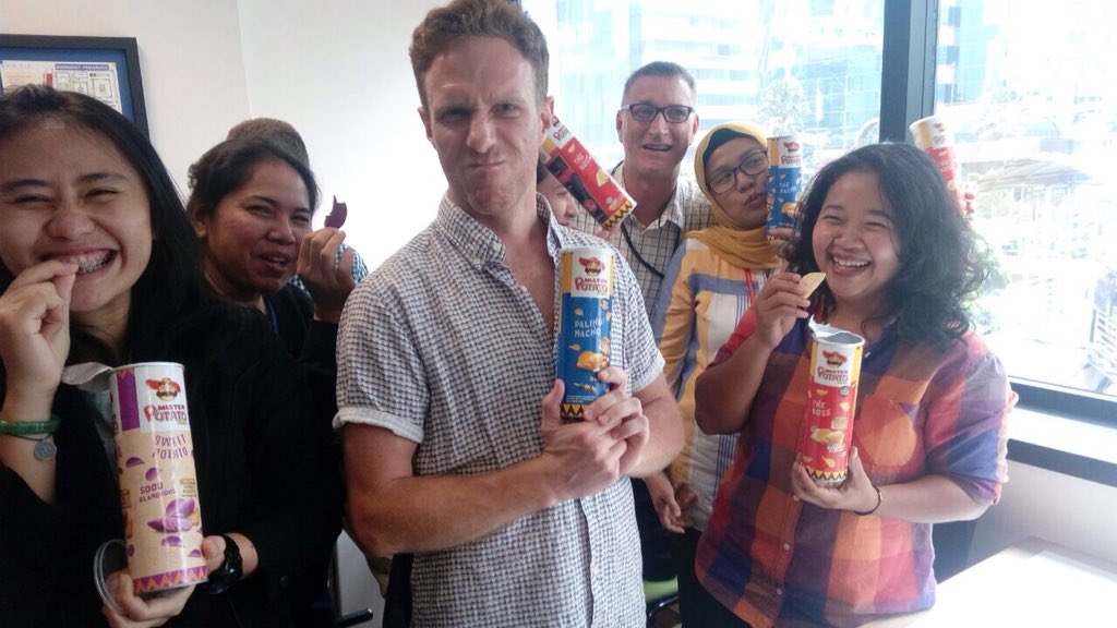 Happy faces with <a href="/MisterPotato_ID/">Mister Potato</a> #MPMinggu3 #MisterPotatoID #MisterPotatoiPhone8 #MisterPotatoiPhoneX @Arlianri <a href="/cieneng/">cieneng</a> <a href="/itsme_idoan/">idoan napitupulu</a>