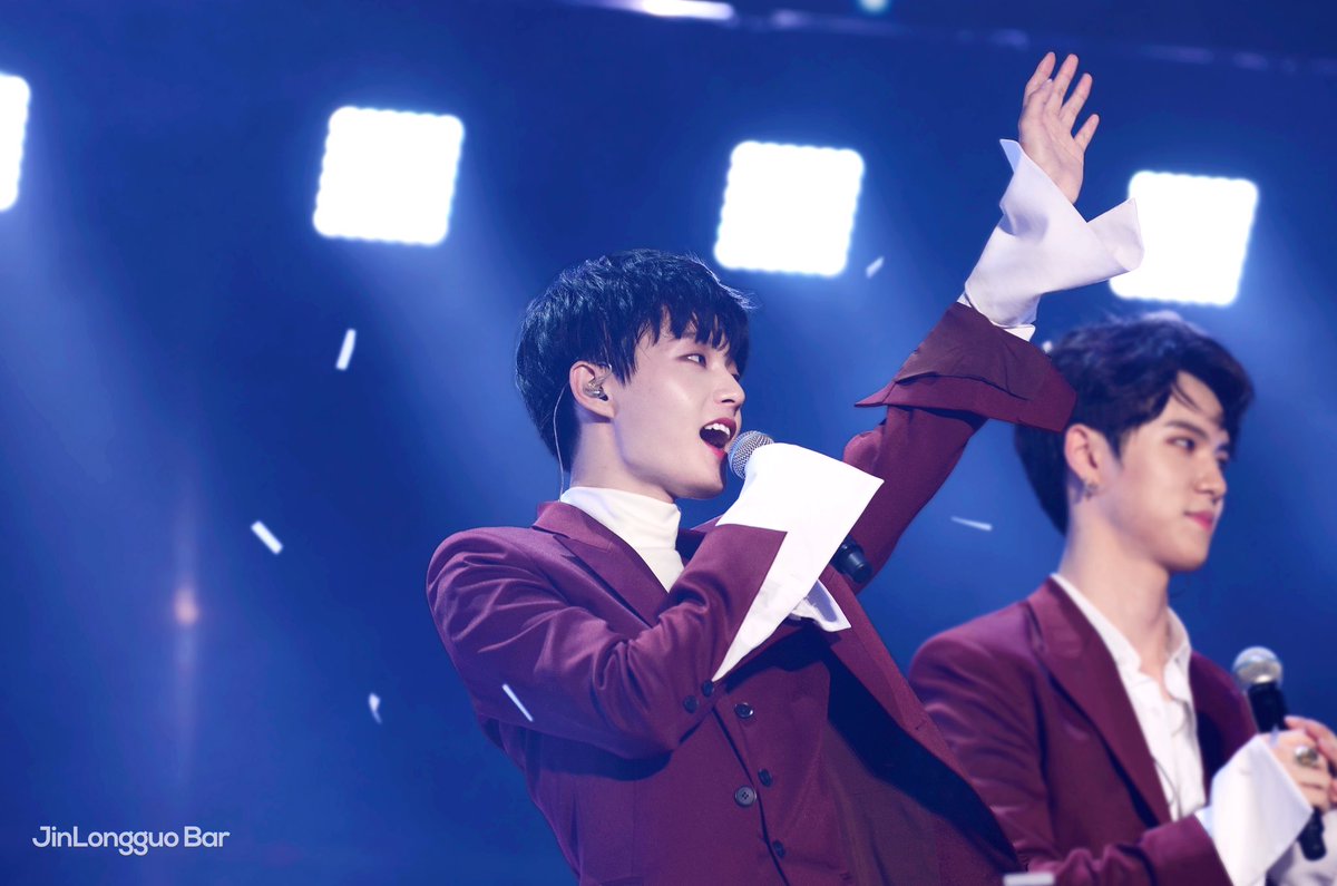 JinlongguoBar's tweet photo. 171018 #김용국 #JinLongguo 
JBJ showcase 
아티스트 김용국 https://t.co/w7TuXjjO6Y