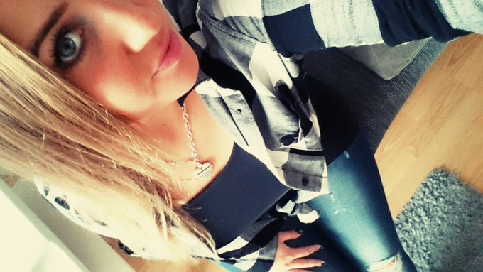 Guten morgen <3  https://t.co/h1NSEGTNd9 https://t.co/xZVgETHOTJ