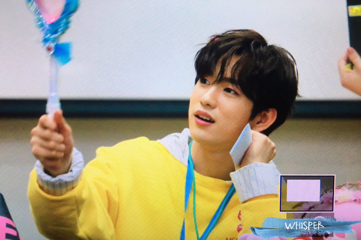Whisper_922's tweet photo. 171019 고양 팬싸

#갓세븐 #진영 #GOT7 #Jinyoung
#7for7 #YouAre https://t.co/vHZtyiPUr1