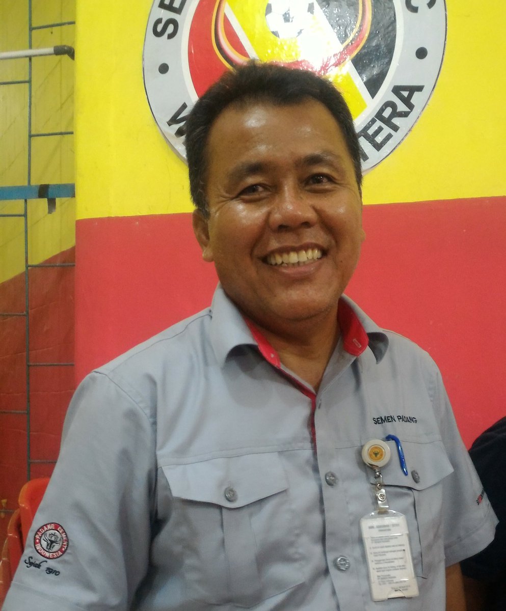 SemenpadangFCID's tweet photo. Usai kalah 1-2, manajemen @SemenpadangFCID tunjuk pelatih kepala permanen untuk Hengky cs https://t.co/c8XCUVhb2V