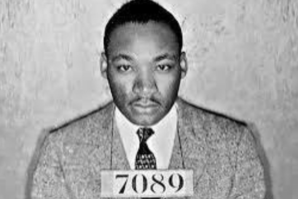 HarryO1975's tweet photo. October 19, 1960 #MLK &amp; 51 others were arrested for refusing to leave their lunch counter seats in downtown Atlanta. https://t.co/Ybaa7Q2NEB