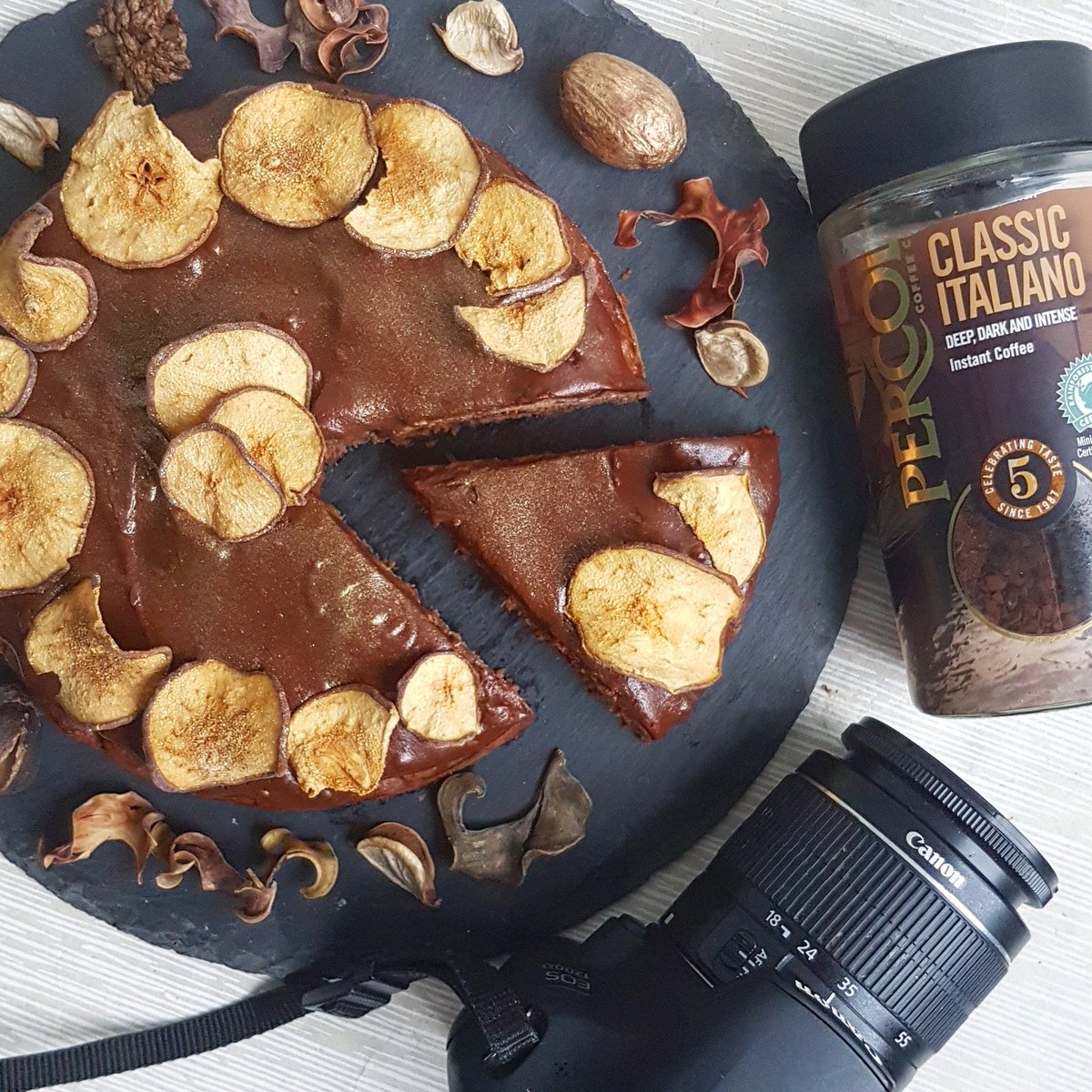 SpamellaB's tweet photo. Currently snapping a new recipe for @Percol_Coffee 📷 #glutenfree #dairyfree #norefinedsugar Pear, Ginger & Coffee Chocolate Cake 🍐☕🍫🍃🍂🍁 https://t.co/0BwqrgiItZ