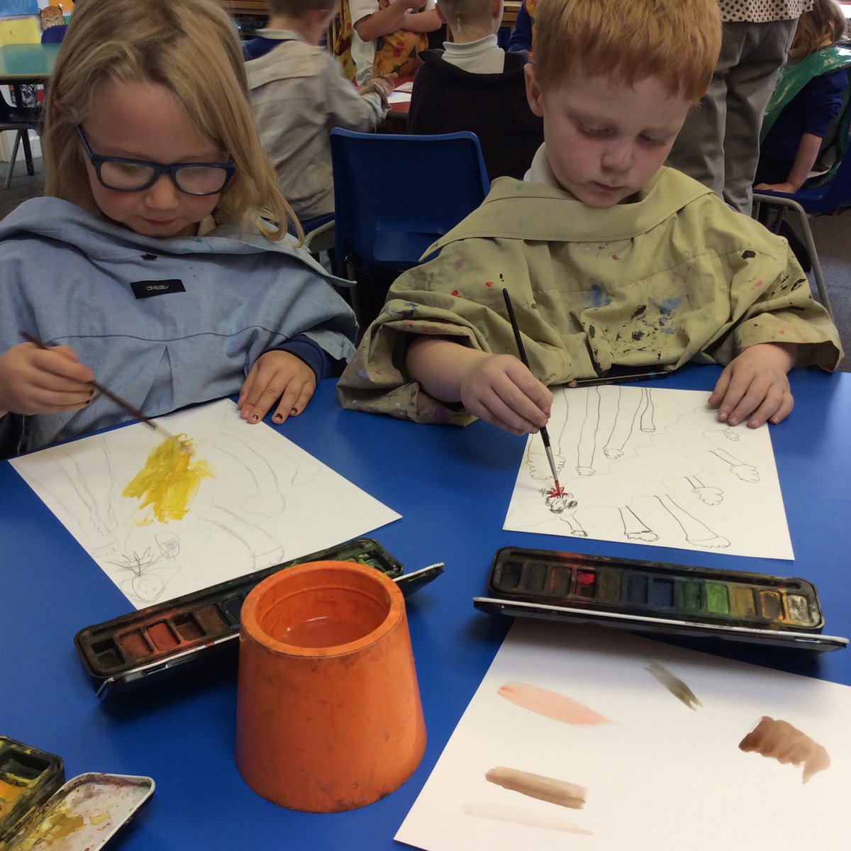 MissM_HCPS's tweet photo. Lots of concentration in art yesterday afternoon! @HuttonCran #HCPScurriculum https://t.co/SHXY1NYbzz