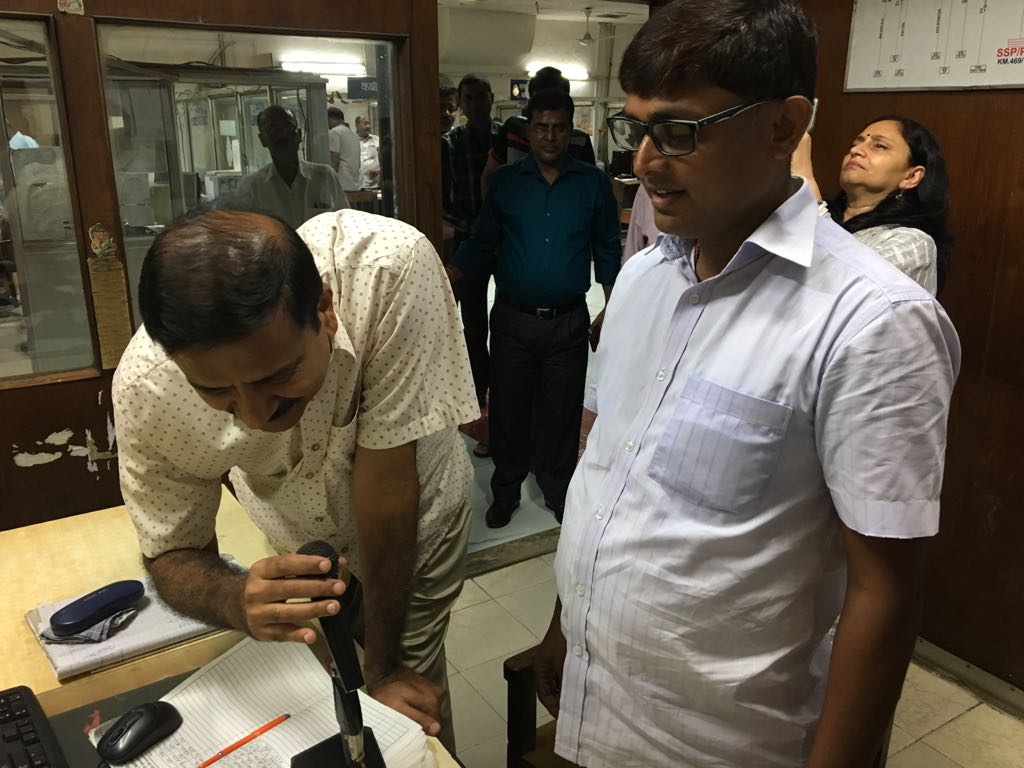 drmdnr's tweet photo. My visit to Control office to wish Staff on duty on Deepawali. I also wished all the staff at all stations @GM_ECRly @RailMinIndia https://t.co/JZ11hU1nos