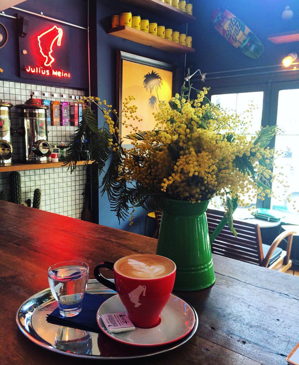 VertugoOfficial's tweet photo. Güne bir kahve molası verin. ☕️ Fransız kafelerine benzeyen konseptiyle Sunday Coffee Bar’da keyifli bir ortamda kahve içebilirsiniz. https://t.co/MKMuR9XGNX