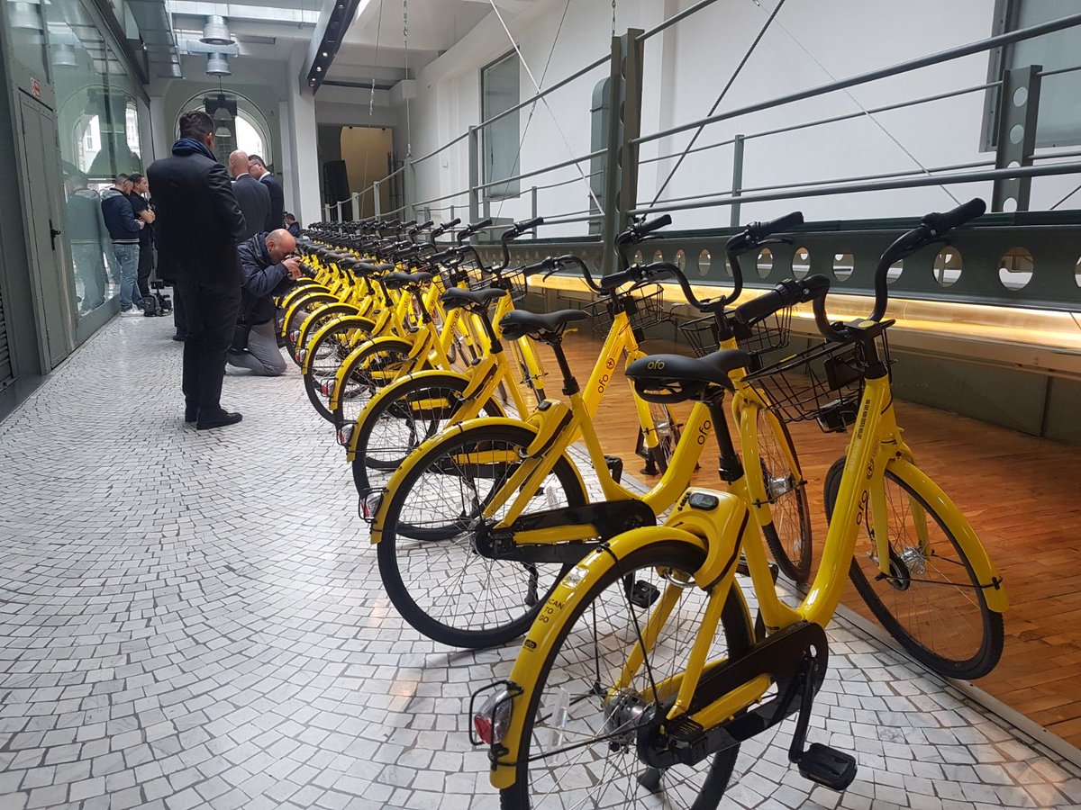 MiTomorrow's tweet photo. Al #MagnaPars di via Tortona la conferenza stampa di @ofo_bicycle, nuovo servizio di #bikesharing #freefloating #Milano #MiTomorrow https://t.co/CYIy9V8YqW