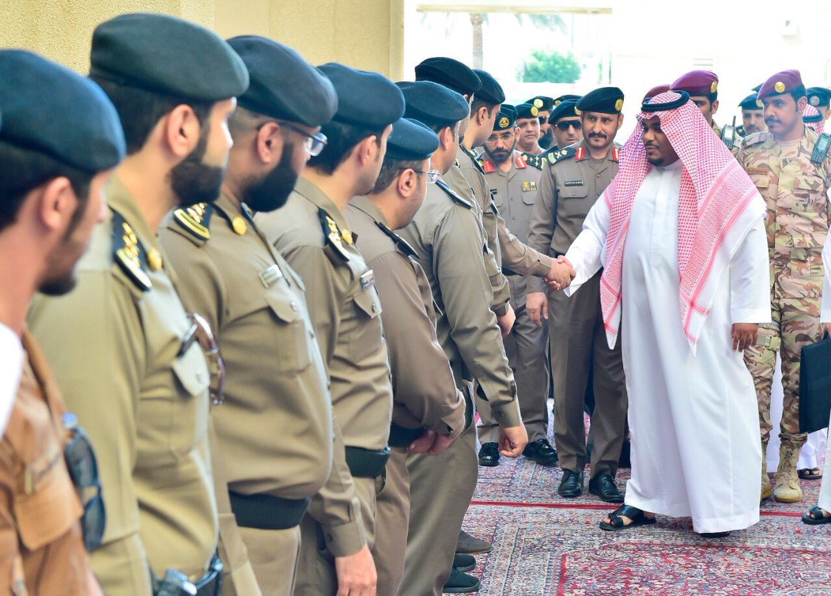 emara_najran's tweet photo. خلال زيارته مديرية شرطة المنطقة..
نائب أمير #نجران: فخورون بما يقدمه رجال أمن الوطن https://t.co/aivNe1WSgI