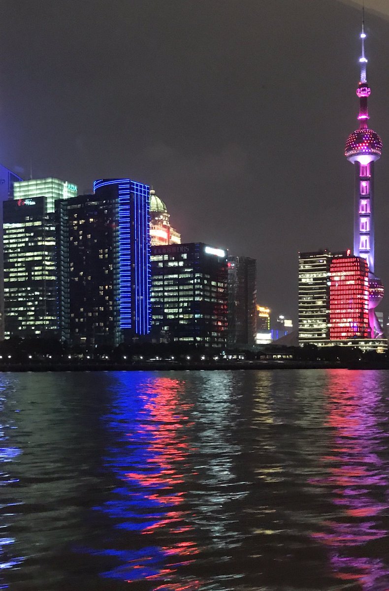 KingsBusEcon's tweet photo. Evening boat ride around Shanghai- really amazing lights! https://t.co/ENzOzkqGKV